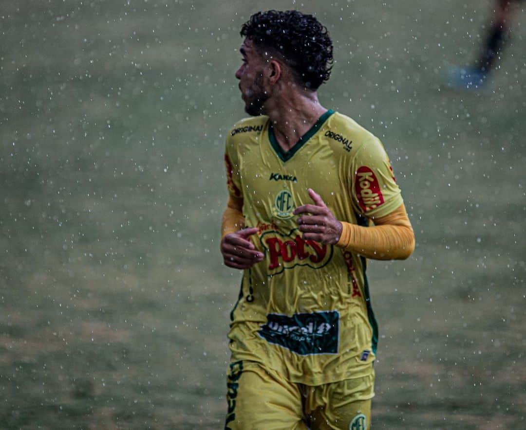 Santos encaminha contrata&ccedil;&atilde;o do lateral Onitlasi Moraes