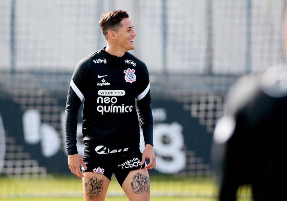 Mateus Vital destaca seu momento no Corinthians: “melhor início da carreira”