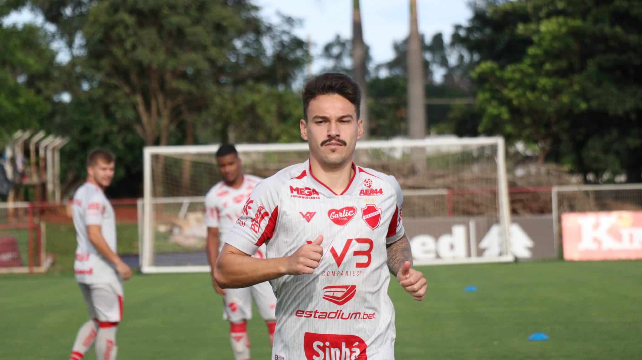 Com experi&ecirc;ncia no Goian&atilde;o, Arthur descarta favoritismo do Vila Nova: &ldquo;Em decis&atilde;o n&atilde;o tem favorito&rdquo;