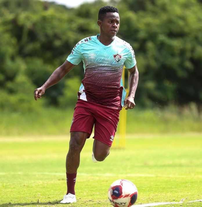 Meio-campista do Flu é convocado pelo Equador