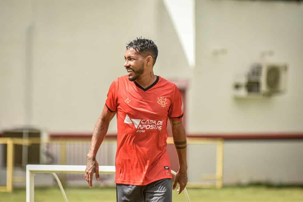 Ronan prega dedicação no Vitória: “Vou correr como se fosse o meu último respirar para ajudar”