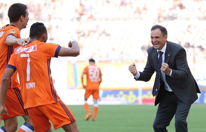 Thiago Galhardo relembra ajuda de Wagner Lopes, atual t&eacute;cnico do Vila Nova