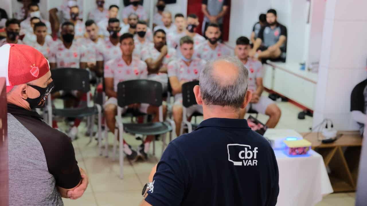 Com VAR, Vila Nova e Grêmio se enfrentam na final do Goianão