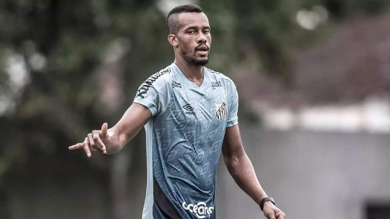 Maior artilheiro estrangeiro da história do Santos não vai renovar