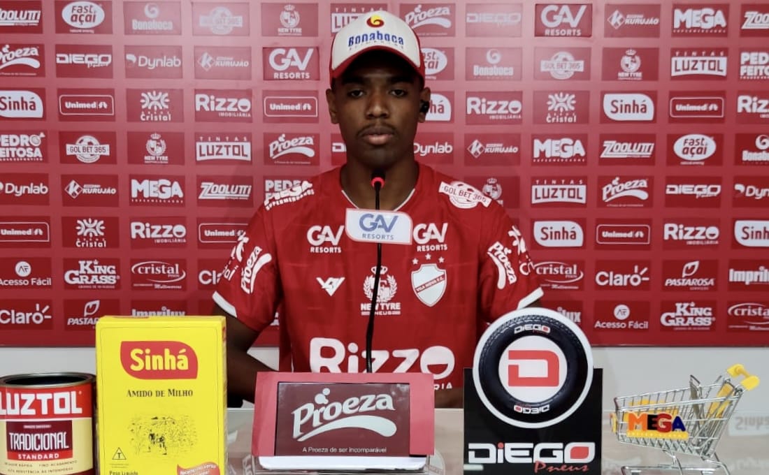 Alan Grafite &eacute; apresentado pelo Vila Nova e fala sobre apelido: &ldquo;acabou pegando&rdquo;