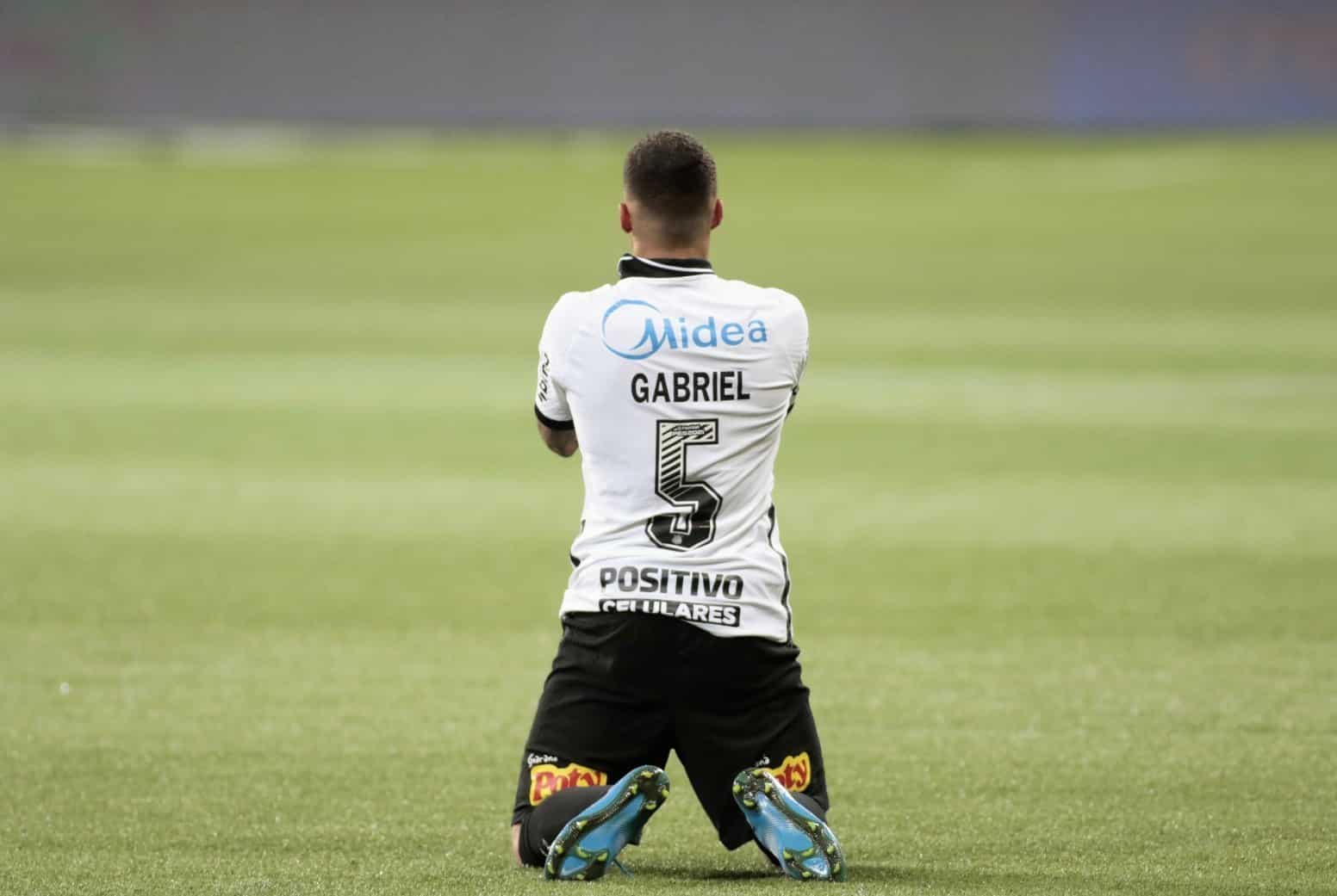 Gabriel elogia torcida do Corinthians: &ldquo;A torcida &eacute; diferente&rdquo;