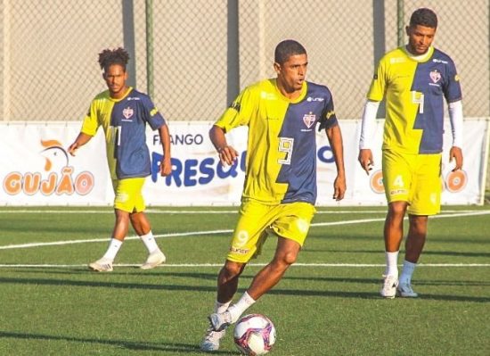 Treino do Bahia de Feira na Arena Cajueiro. 
