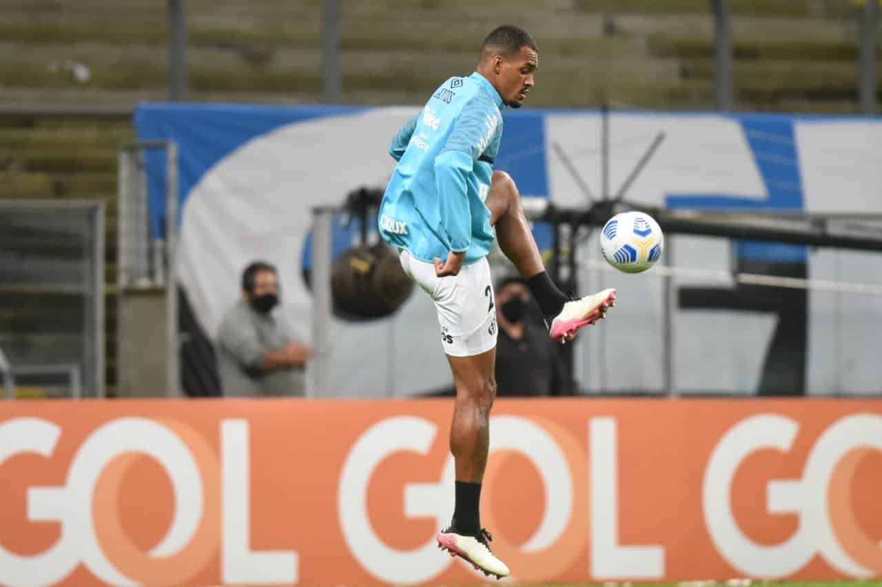 Luiz Felipe ganha elogios por recupera&ccedil;&atilde;o contra Gr&ecirc;mio