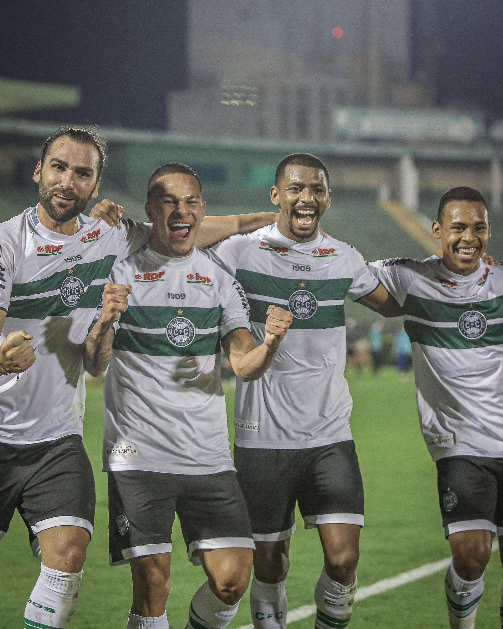 Coritiba&nbsp;alcan&ccedil;a melhor in&iacute;cio na S&eacute;rie B desde 2007