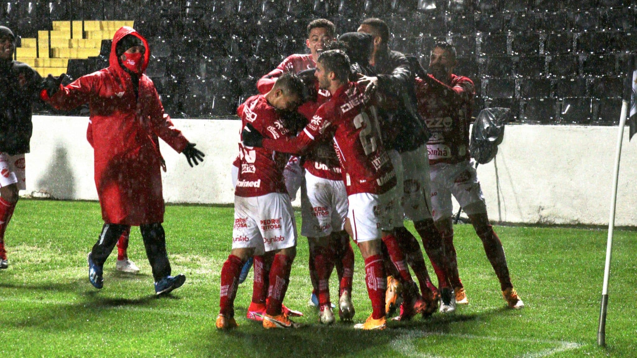 Vila Nova conquista primeira vit&oacute;ria fora de casa na S&eacute;rie B