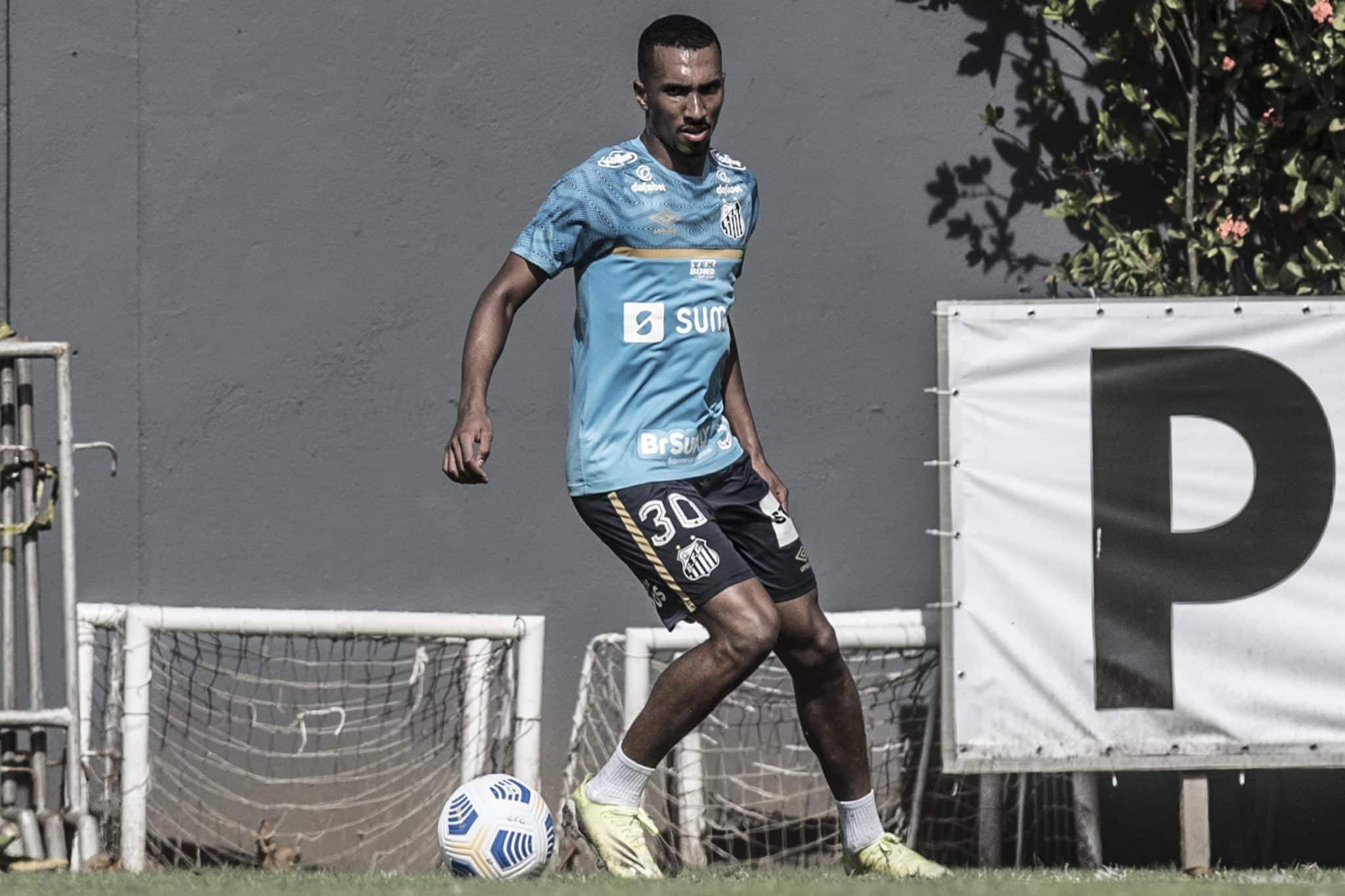 Lucas Braga revela pedidos de Diniz e afirma: &ldquo;Quem ganha &eacute; o Santos&rdquo;