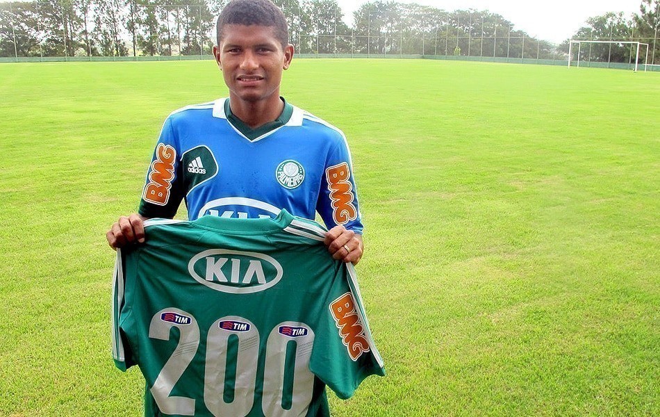 Parabéns, Márcio Araújo! Das ruas para a grama, um volante clássico!