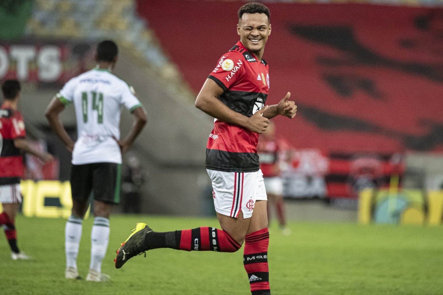 Rodrigo Muniz marca novamente e garante tr&ecirc;s pontos para o Flamengo