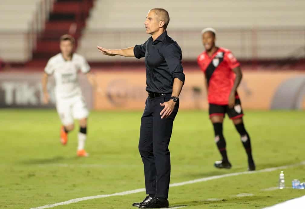 Sylvinho fala sobre refor&ccedil;os no Corinthians: &ldquo;Est&aacute; alinhado com a diretoria&rdquo;