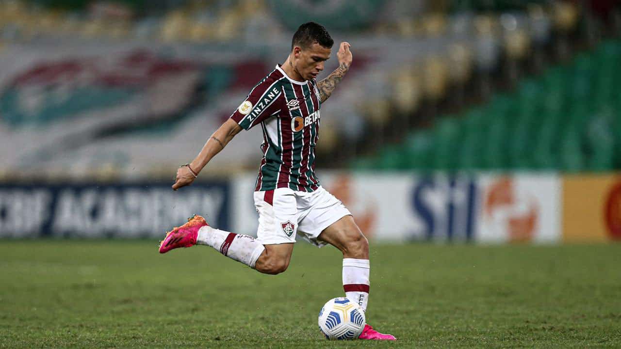 Calegari celebra nova chance como titular do Fluminense