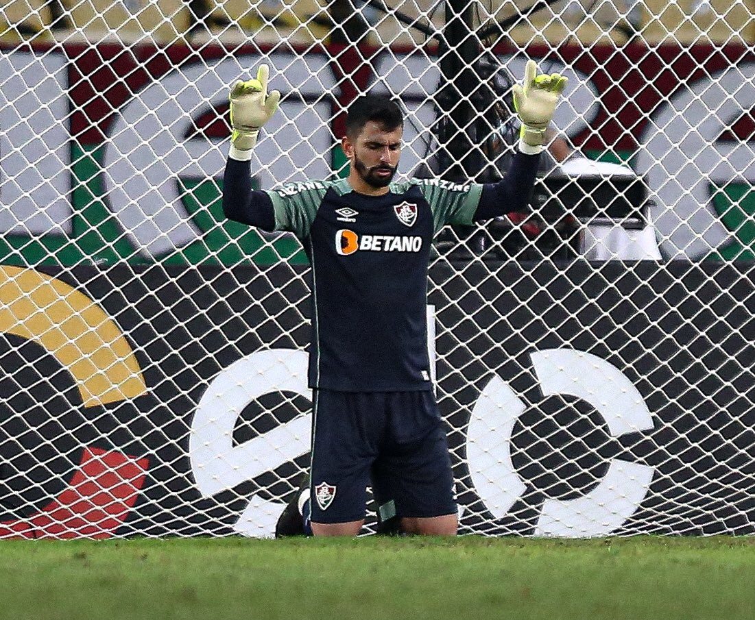 Fluminense oficializa renovação com Marcos Felipe