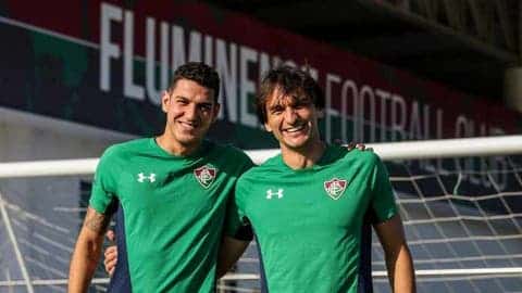 Fluminense renova com dupla de defensores