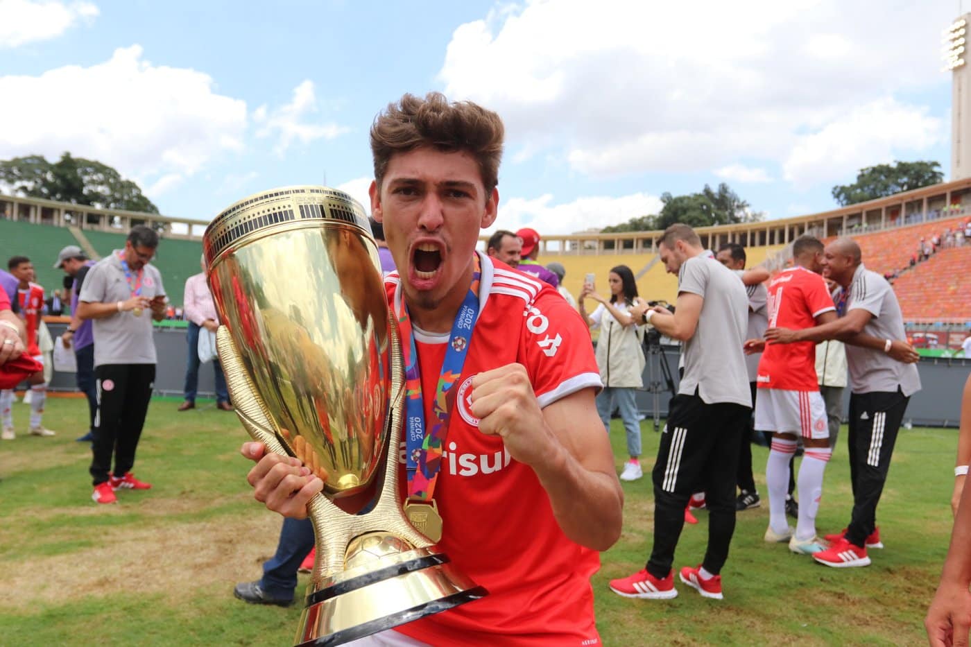 Vila Nova acerta empr&eacute;stimo de lateral-direito do Internacional