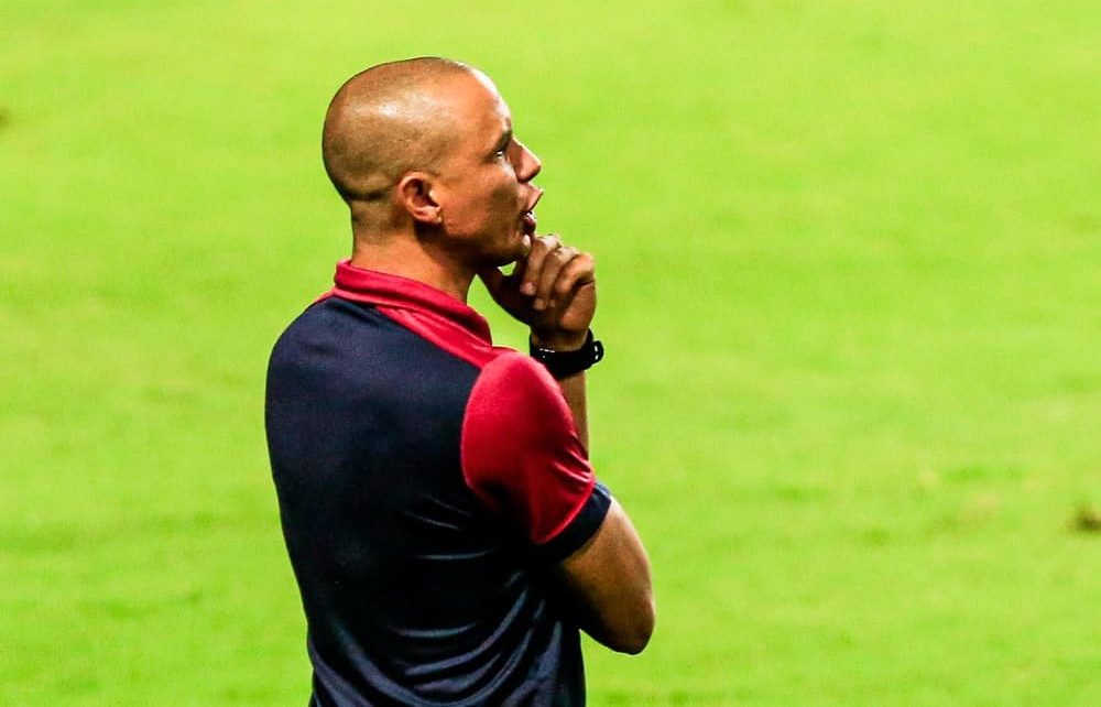 Depois de derrota para CRB, t&eacute;cnico do Vila Nova admite: &ldquo;falhamos todos&rdquo;