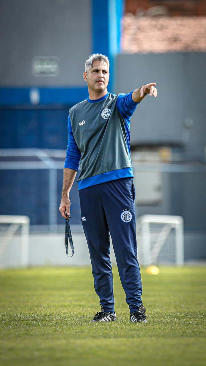 Rodrigo Santana não é mais treinador do Confiança