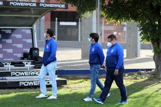 Presidente do Bahia fala sobre Gilberto e prega cautela no mercado