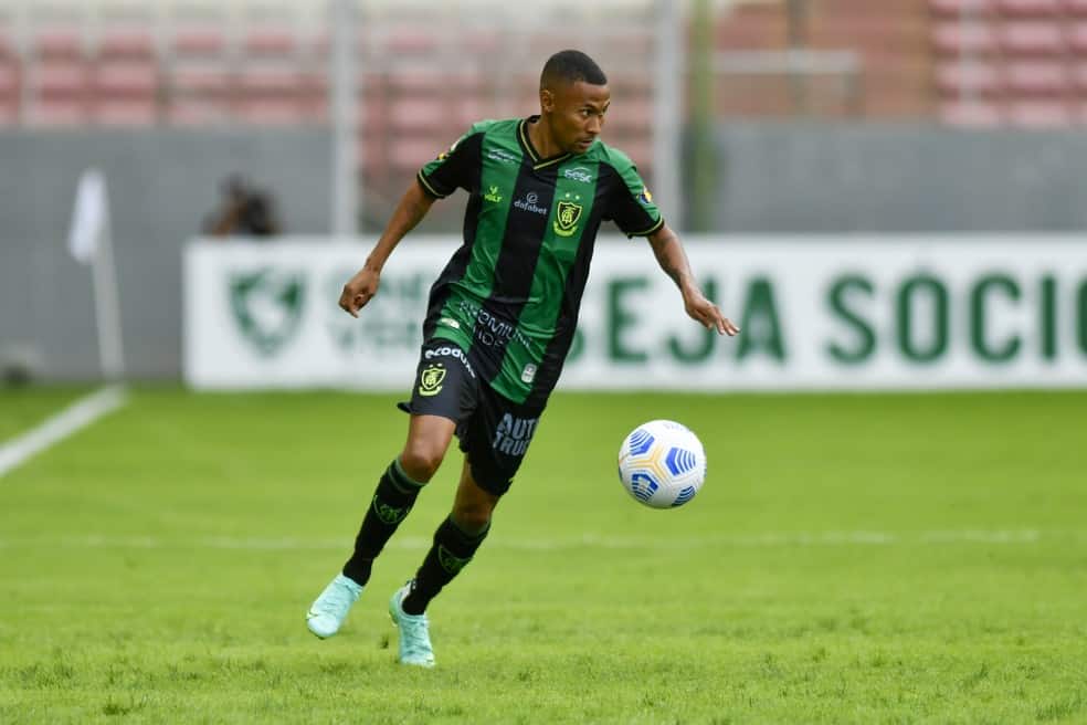 Ademir vive impasse na renovação com o América-MG e vira alvo do Atletico-MG