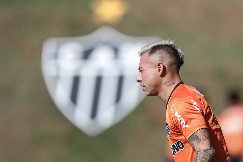 Vargas volta aos treinos ap&oacute;s Covid-19