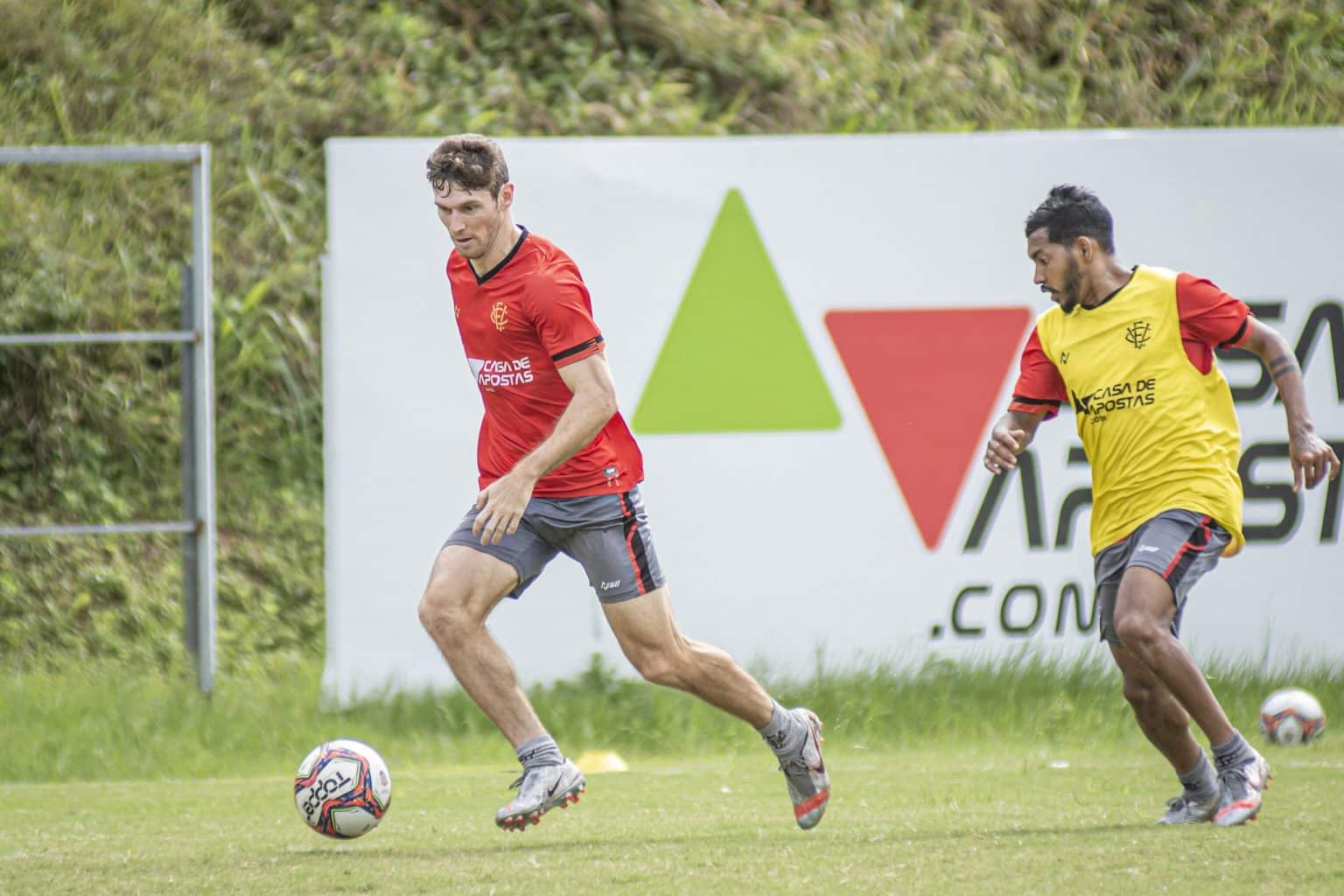 Raul Prata desfalca o Vit&oacute;ria diante do Confian&ccedil;a pela S&eacute;rie B