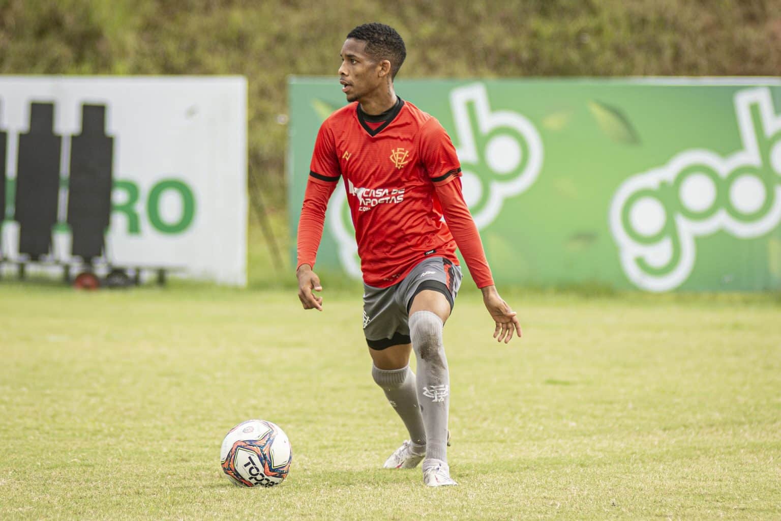 Pedrinho, do Vit&oacute;ria, ser&aacute; julgado por expuls&atilde;o na 1&ordf; rodada da S&eacute;rie B