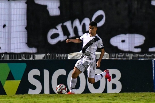 Com edema muscular na coxa, Kevin ser&aacute; preservado do duelo contra o Remo neste s&aacute;bado (17)