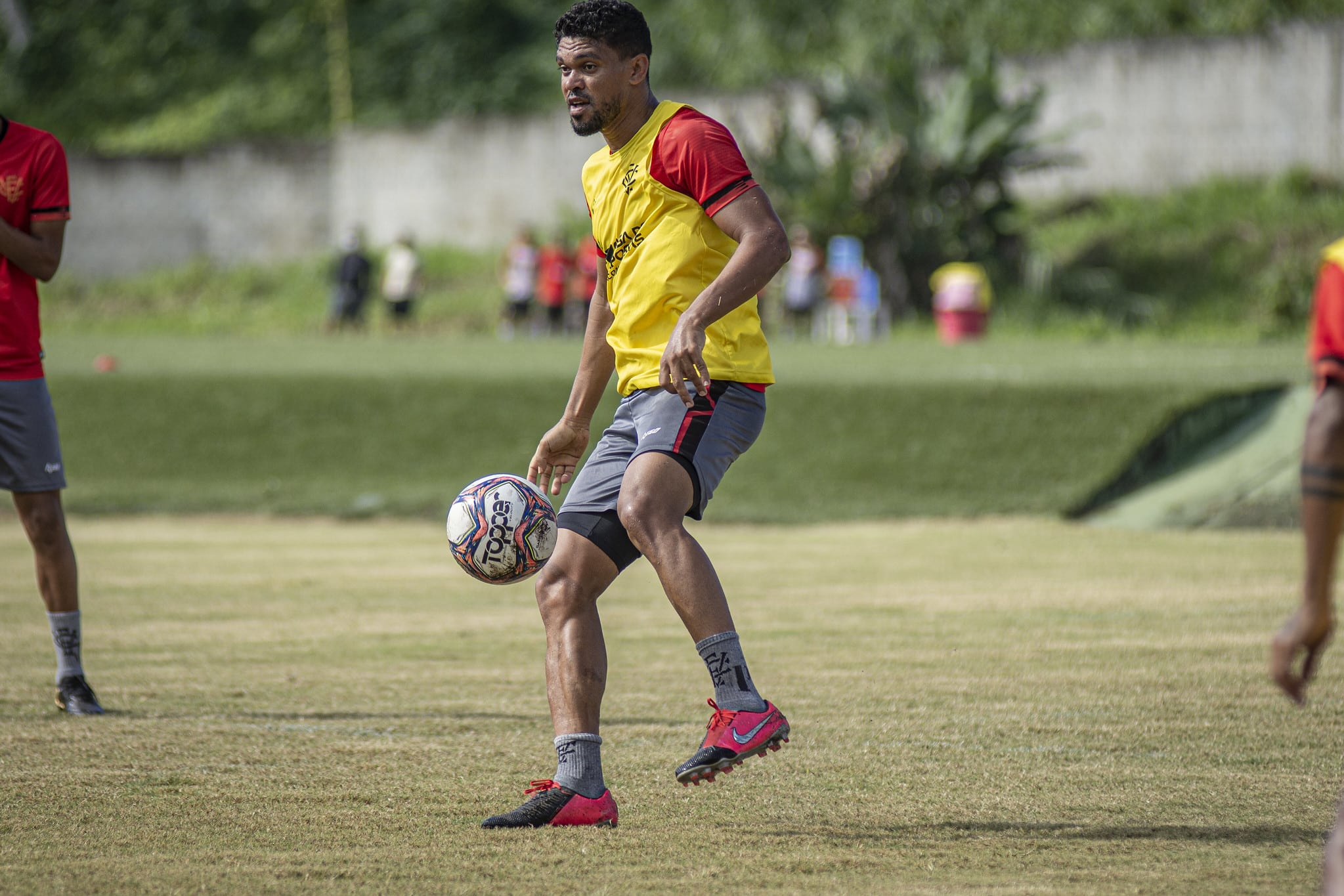 Van: de titular &agrave; &ldquo;esquecido&rdquo;; lateral segue ausente por op&ccedil;&atilde;o t&eacute;cnica