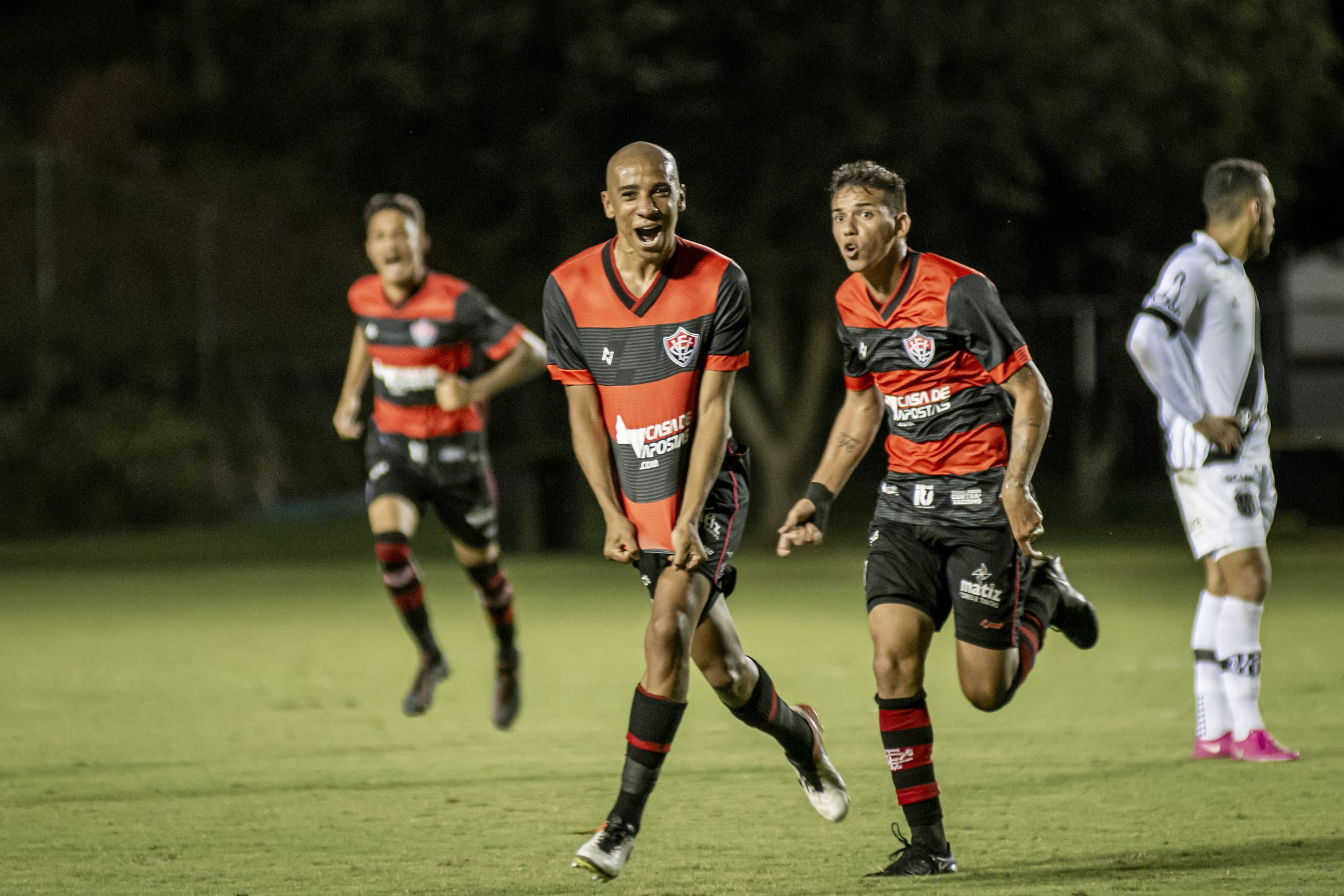 Vit&oacute;ria sofre baixas para visitar o CSA na 14&ordf; rodada