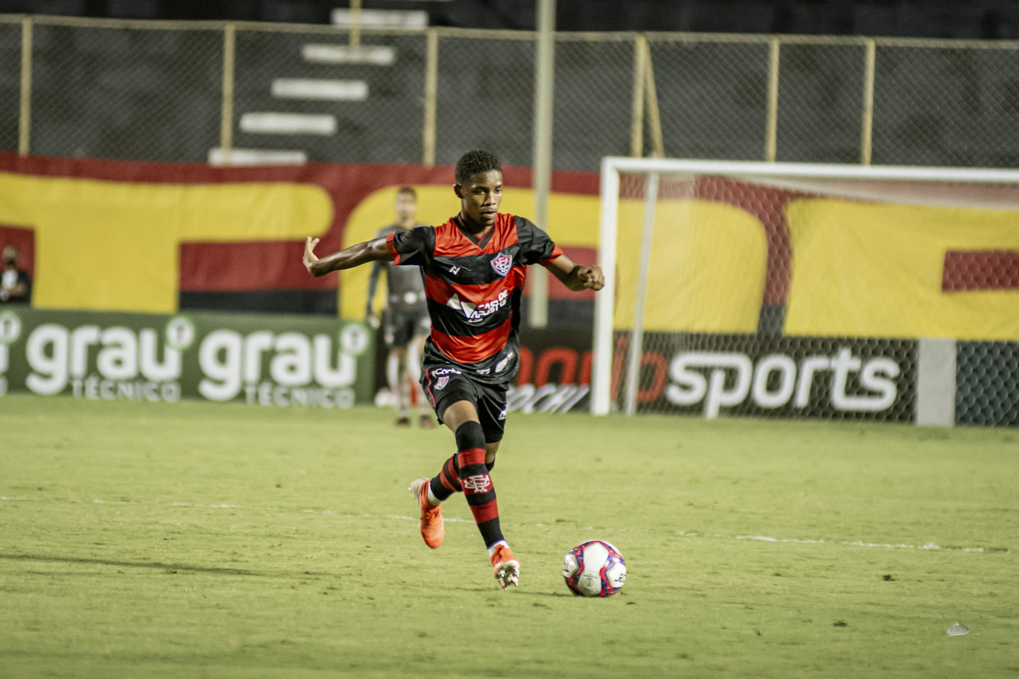 Pedrinho, do Vit&oacute;ria, recebe sondagens de clubes da S&eacute;rie A