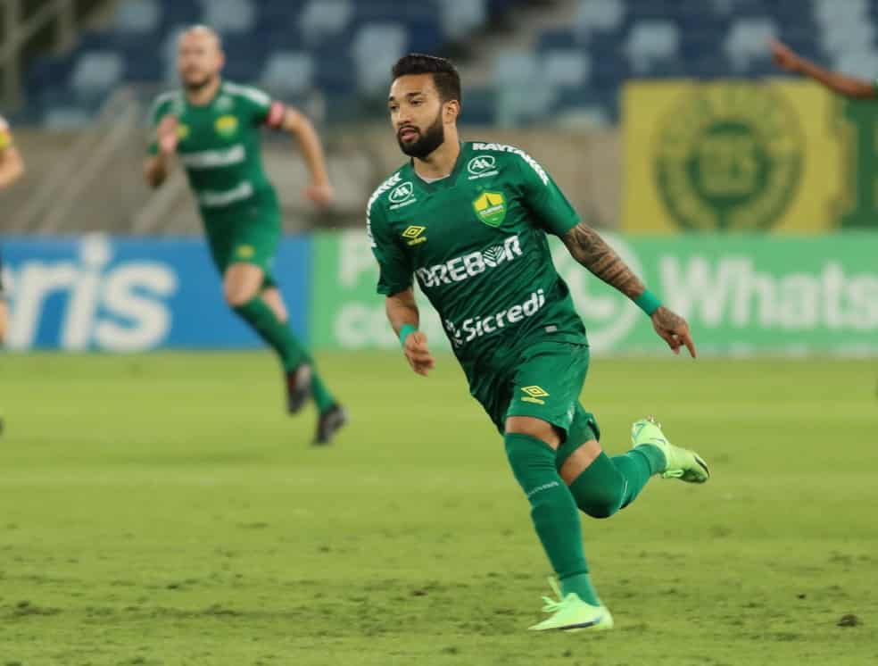 Clayson celebra bom momento do Cuiabá