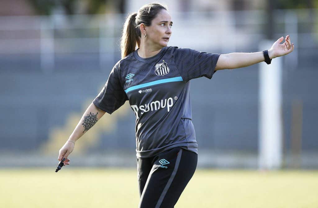 Tati Silveira avalia primeira semana à frente das Sereias da Vila