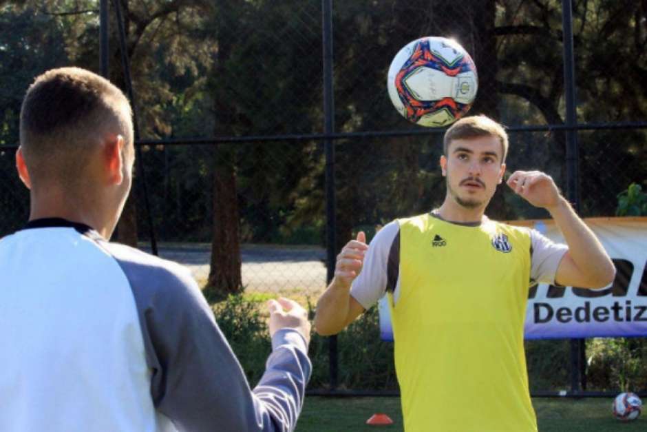Gustavo Cipriano &eacute; relacionado pela primeira vez em partida pela Ponte Preta: &ldquo;Ser relacionado para minha primeira partida profissional me trar&aacute; ainda mais for&ccedil;as para seguir em busca de minhas metas e objetivos&rdquo;