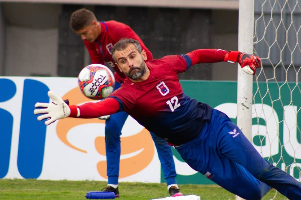 Grassi diz que quer renovar com o Paran&aacute;