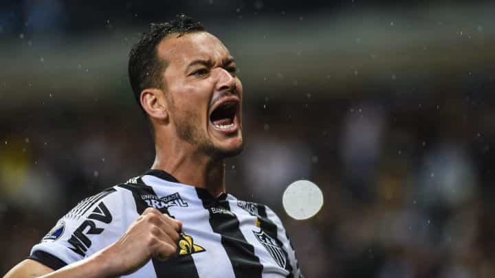 Zagueiro campe&atilde;o dever&aacute; renovar com Atl&eacute;tico-MG