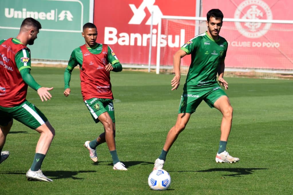 Em Porto Alegre, Am&eacute;rica-MG encerra prepara&ccedil;&atilde;o para embate frente ao Gr&ecirc;mio