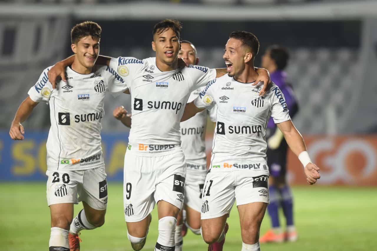 Torcida do Santos pede afastamento de Kaio Jorge
