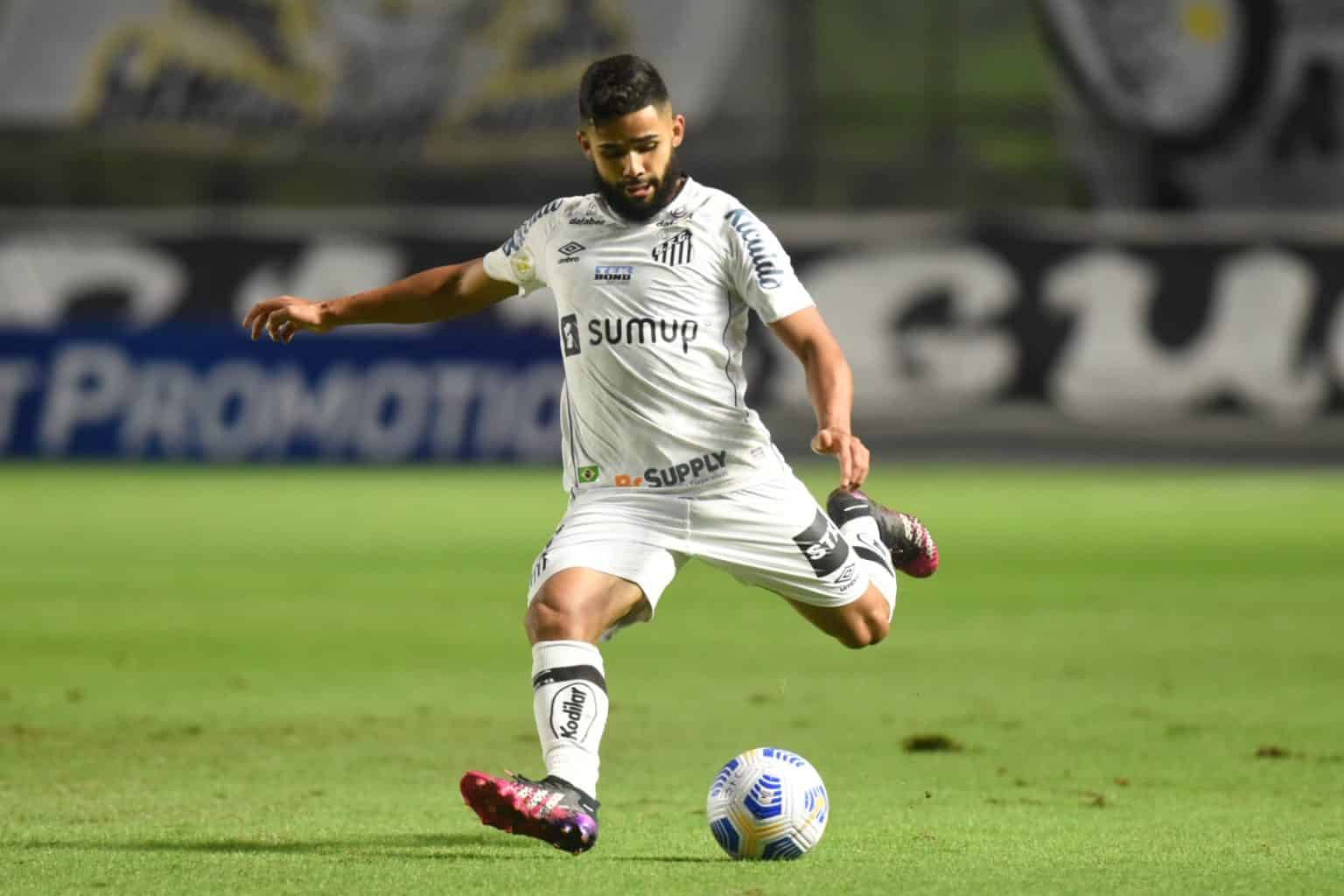 Diniz isenta falhas de Par&aacute; e Felipe Jonatan