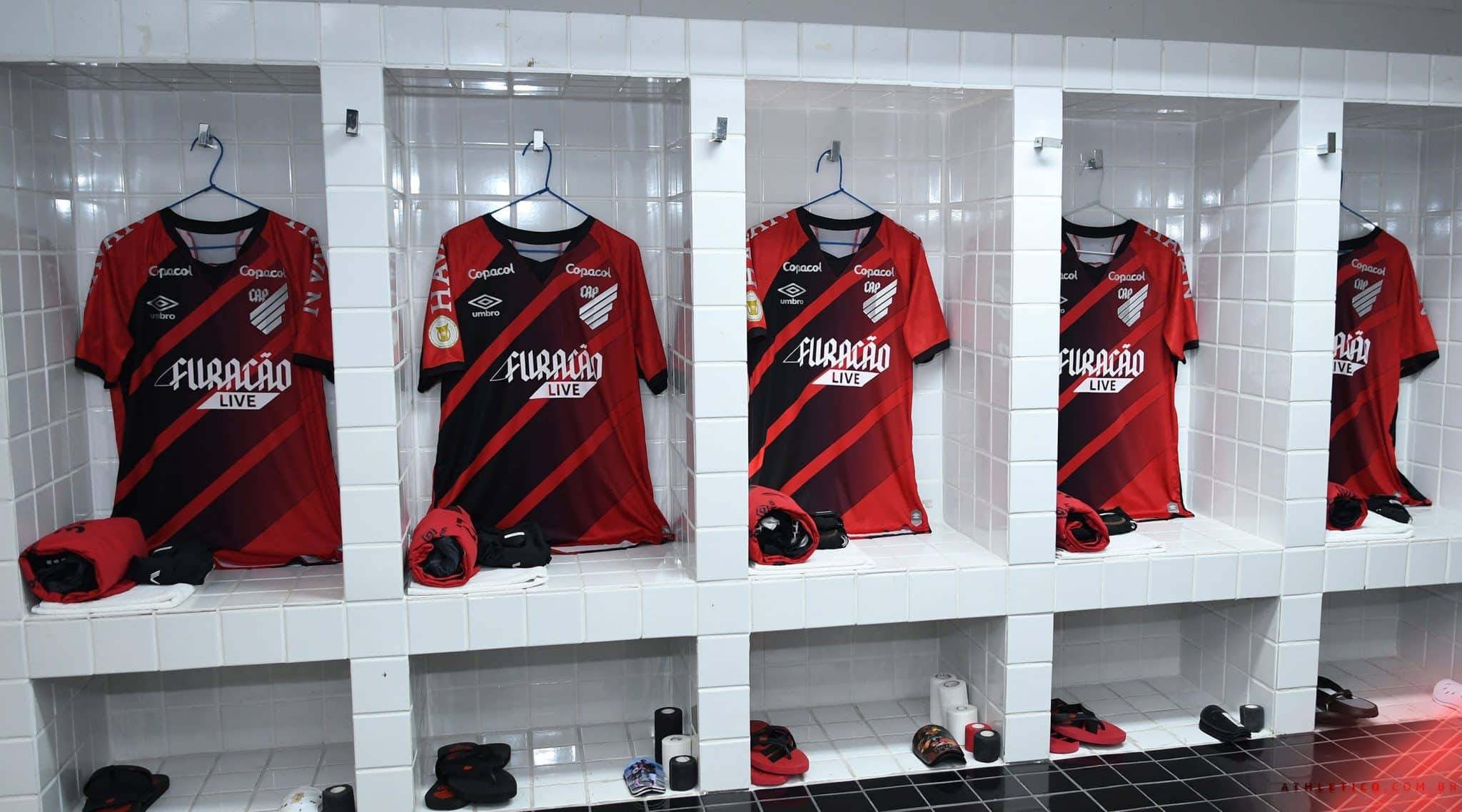 Athletico busca quebrar tabu contra o Santos na Vila Belmiro