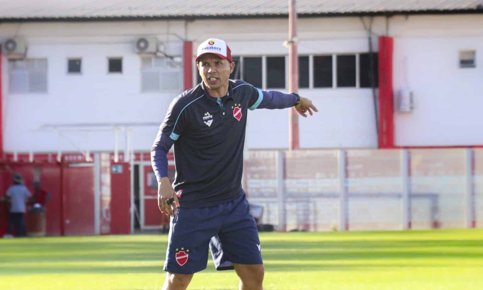 T&eacute;cnico do Vila Nova pontua falta de gol, mas garante: &ldquo;Estamos tentando&rdquo;