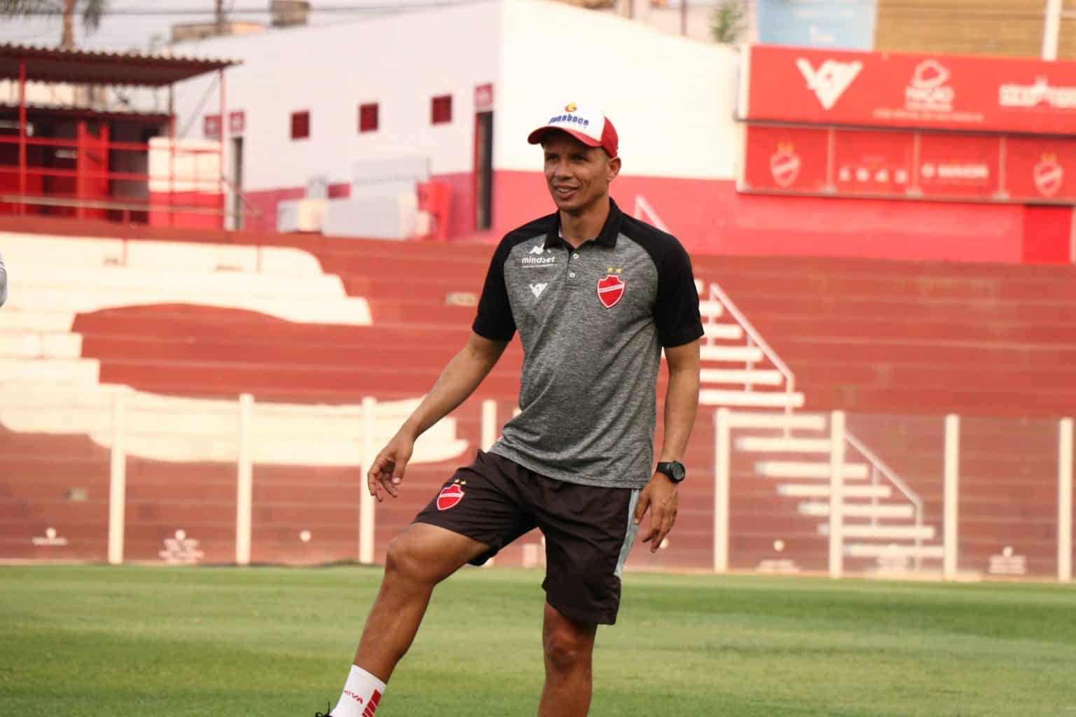 T&eacute;cnico do Vila Nova projeta duelo e elogia CRB: &ldquo;tem muita qualidade&rdquo;