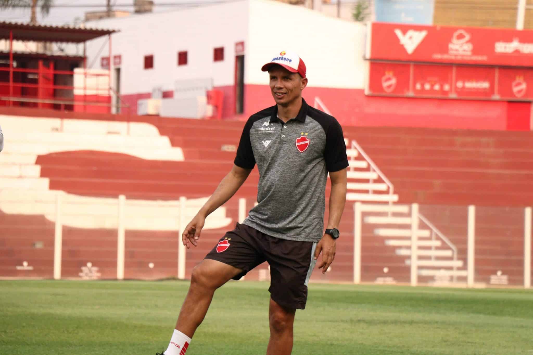T&eacute;cnico do Vila Nova projeta duelo e elogia CRB: &ldquo;tem muita qualidade&rdquo;
