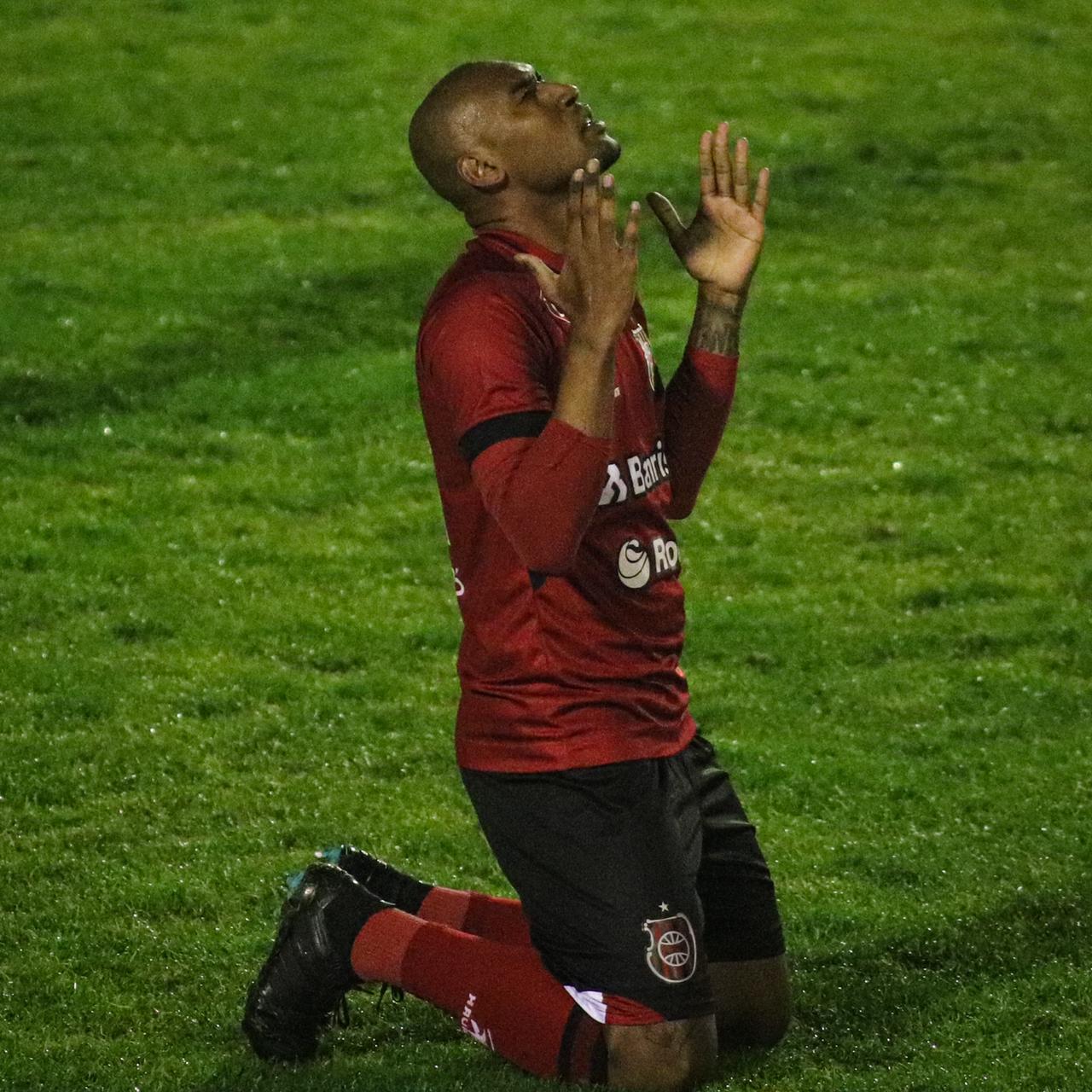 Zagueiro do Brasil-RS projeta confronto contra Oper&aacute;rio e tra&ccedil;a objetivo: &ldquo;Precisamos vencer&rdquo;