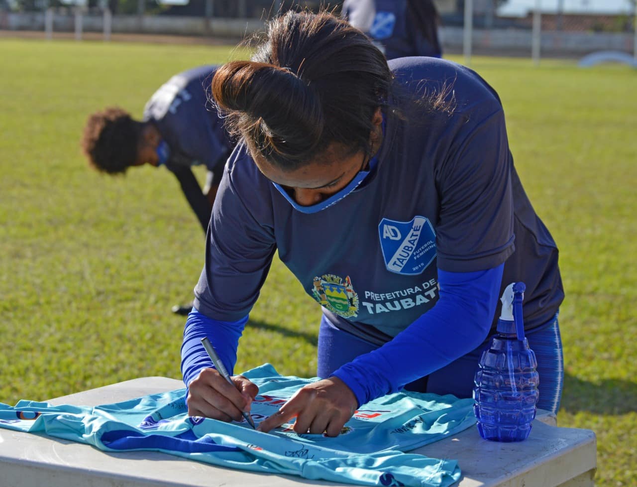AD Taubat&eacute; participa da campanha de arrecada&ccedil;&atilde;o de brinquedos em prol da luta contra o c&acirc;ncer