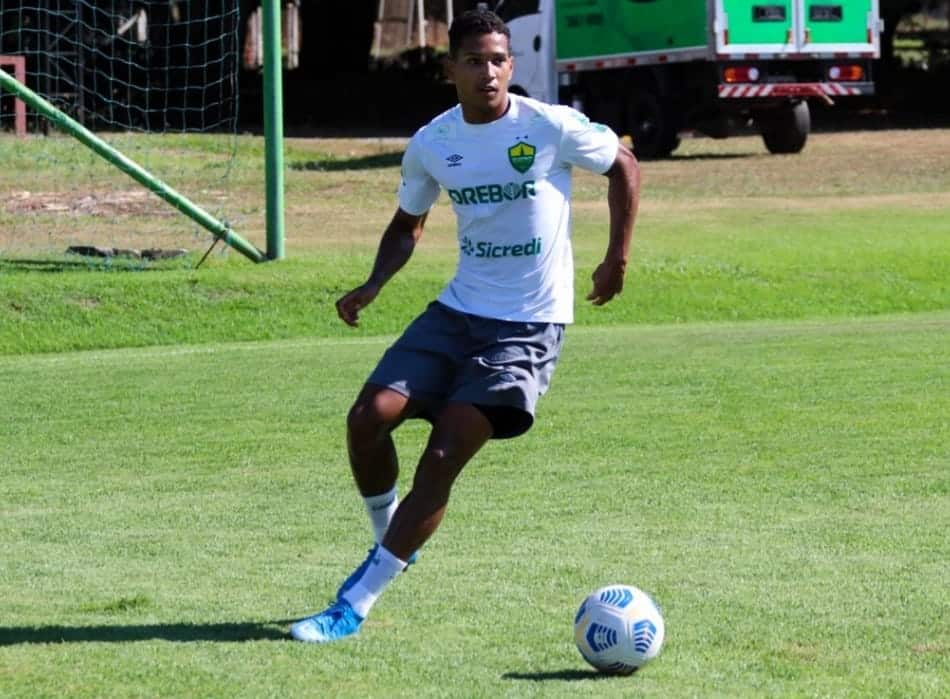 João Lucas destaca importância da vitória e projeta retomada do Cuiabá no Brasileirão