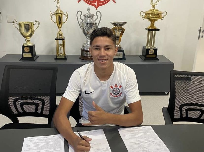 Vila Nova negocia jogador do sub-20 com Corinthians