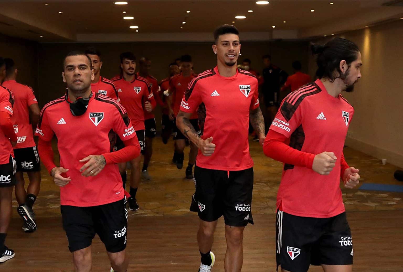 São Paulo busca a primeira vitória no Brasileirão contra o Internacional